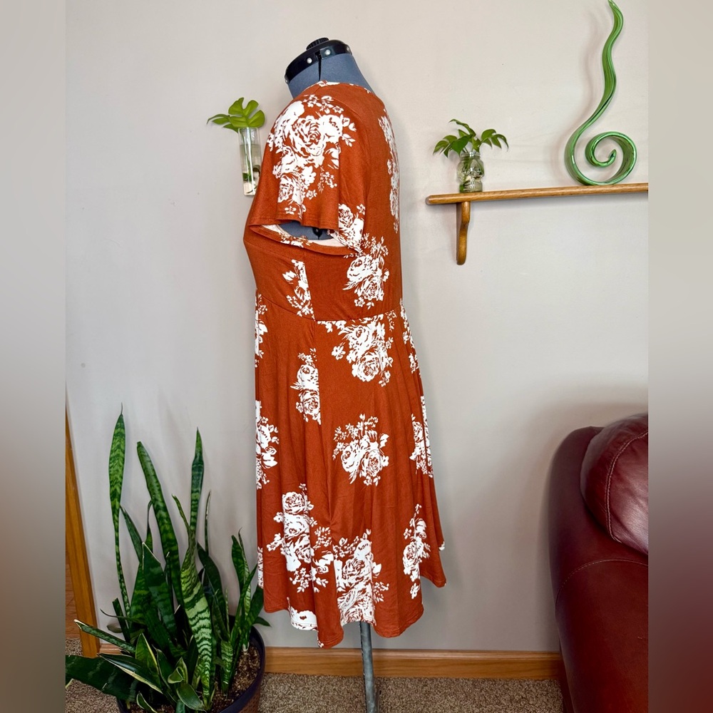 Socialite Curve Rust Floral Twist-Front Dress – Women’s 1X New Without Tags - Picture 4 of 9